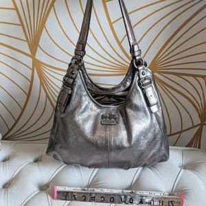 🚫SOLD🚫 Coach shoulder bag in silver leather